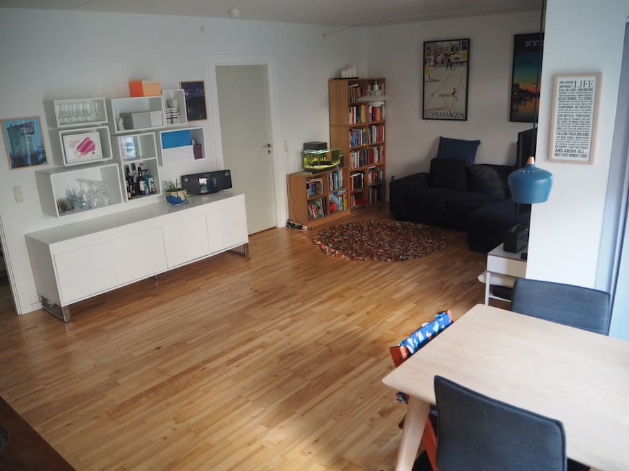 Large open space to keep the eyes on the kids and to entertain whilst cooking