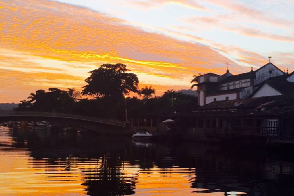 Amanhecer em frente a casa