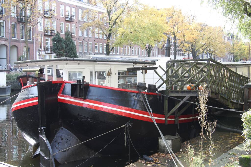 The entrance of our houseboat with (old) wooden bridge.