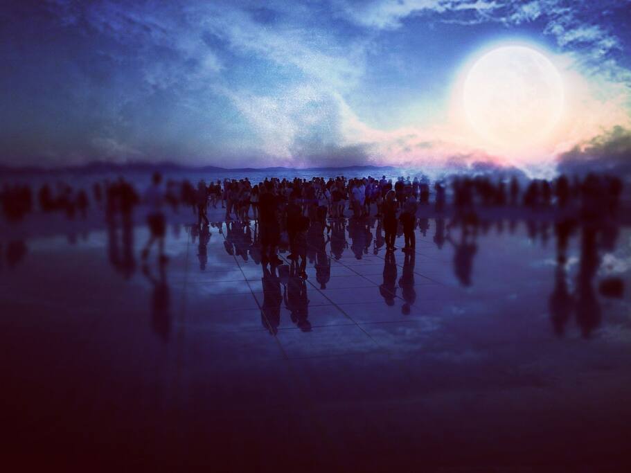 Greeting to the Sun famous instalation
