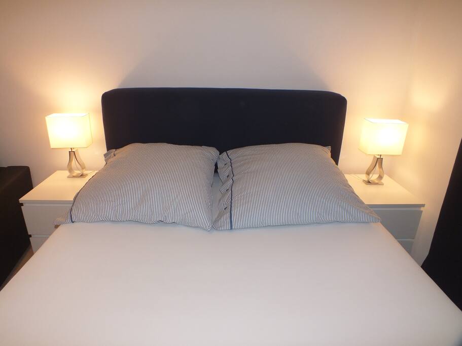 Large Queen Size Bed 160cm