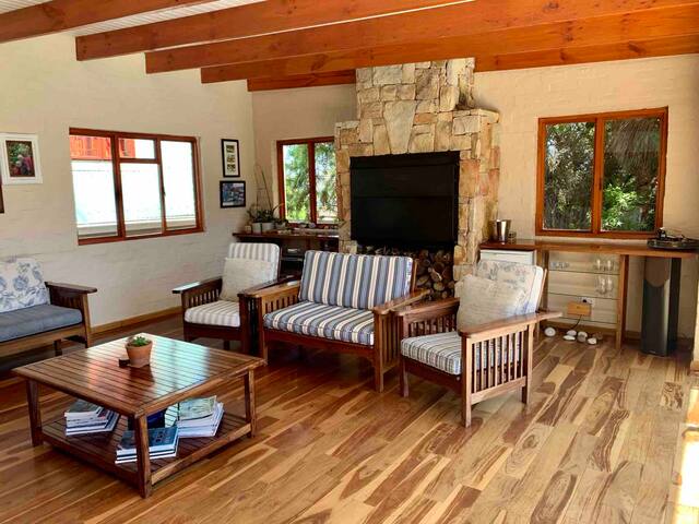 Large FamilyHome,Noordhoek,CapeTown gallery image 3