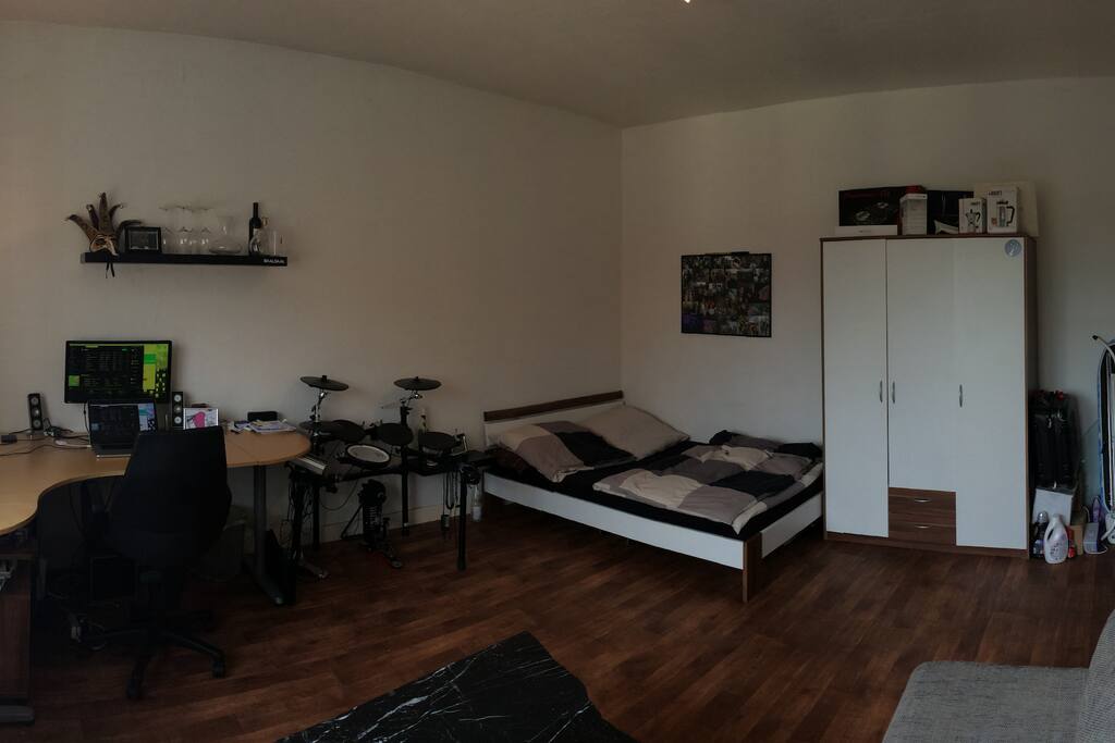 Bett, Schreibtisch