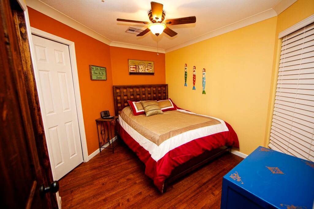 Mermaid Room, Queen Size Bed.
