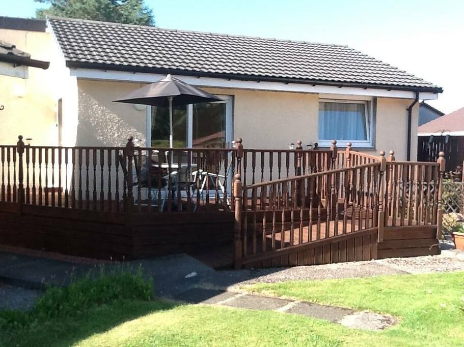 Cottage with garden furniture to enjoy the views of Ben Nevis