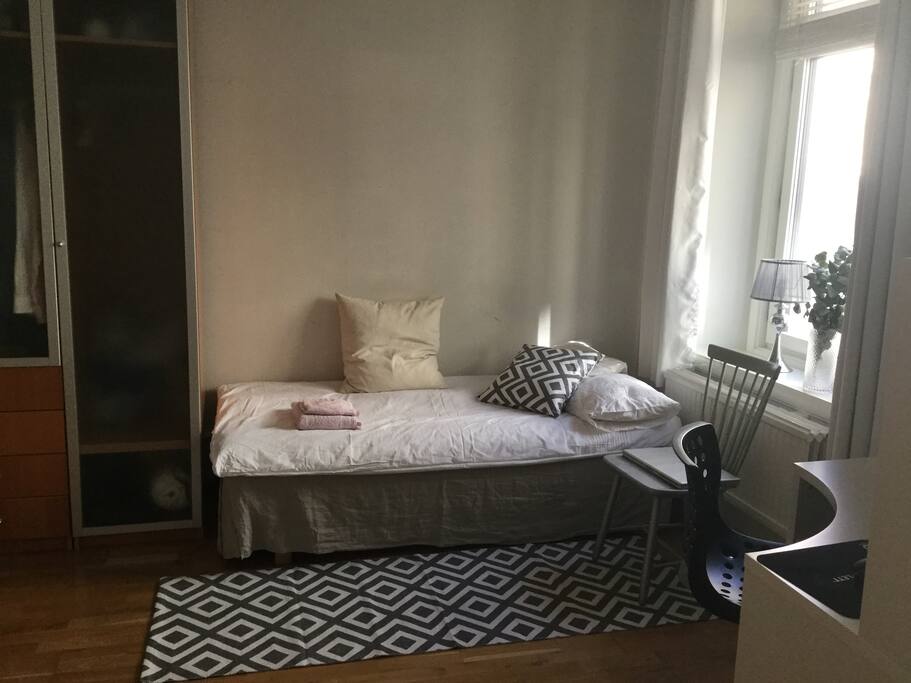 Sovrum, kan förekomma ljud från gatan mestadels helger.