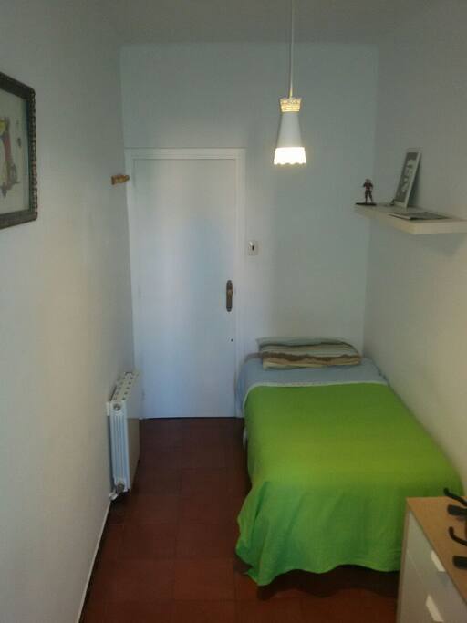 porta y cama (door and bed)