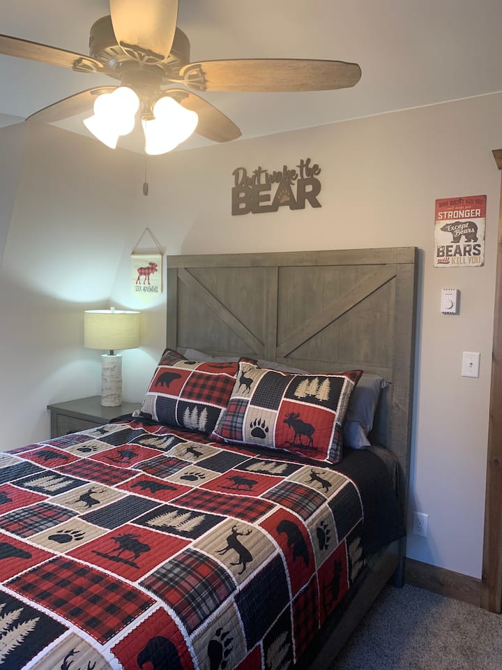 Bedroom 2, queen bed with plush mattress 