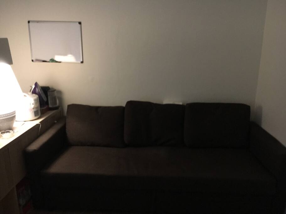 Convertible sofa / Canapé convertible