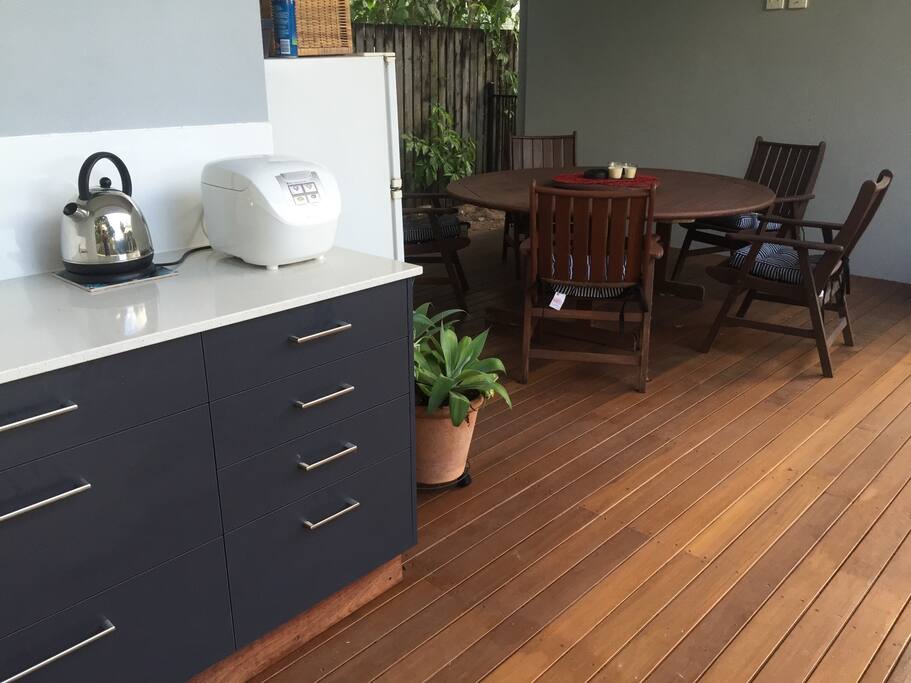 Kitchenette & undercover patio