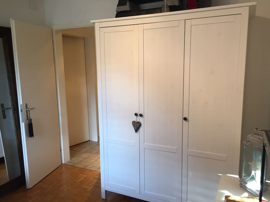Kleiderschrank