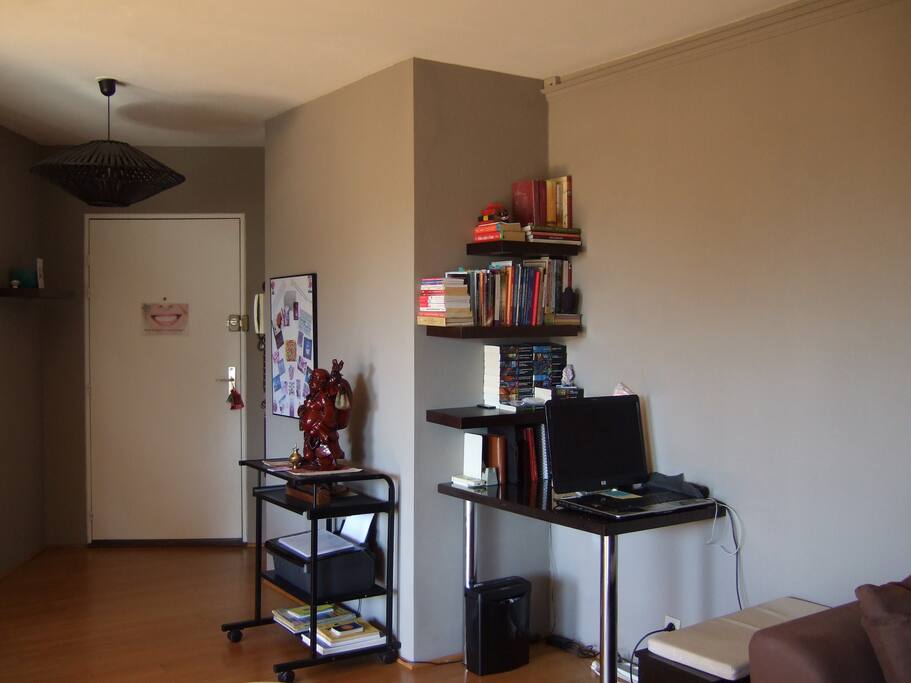 Entrée et coin bureau