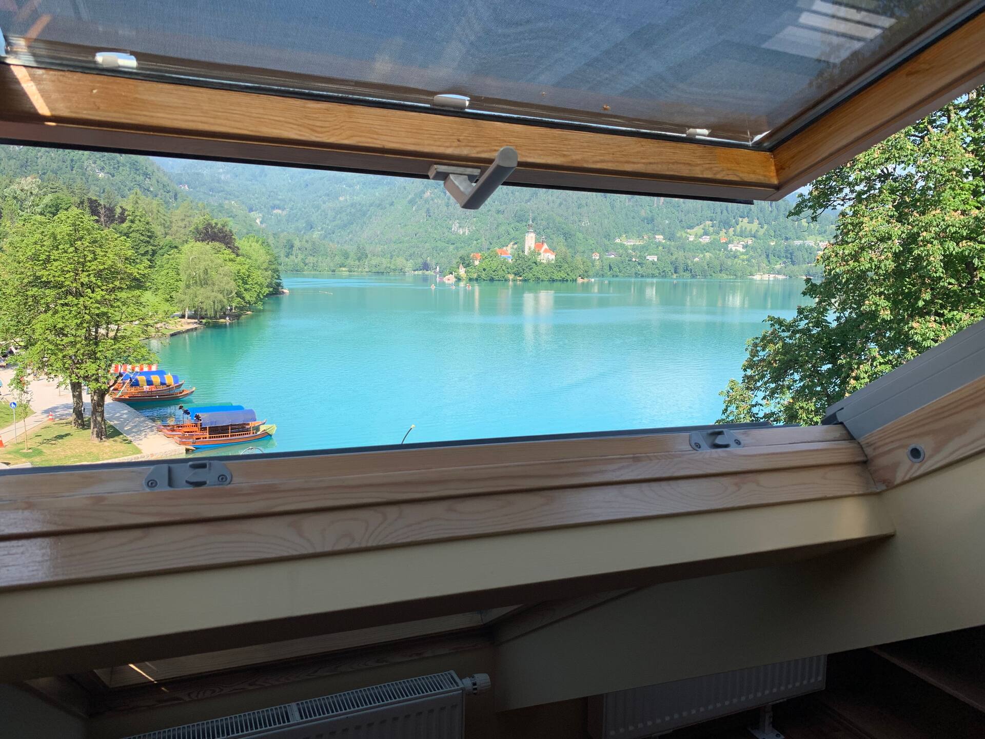 Best Lake View Apartment
