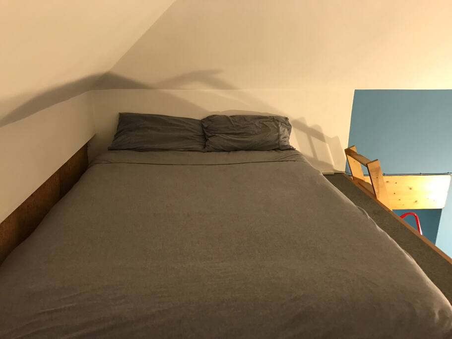 Sleeping/bedroom area