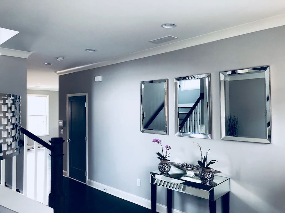 Foyer/Dining Room