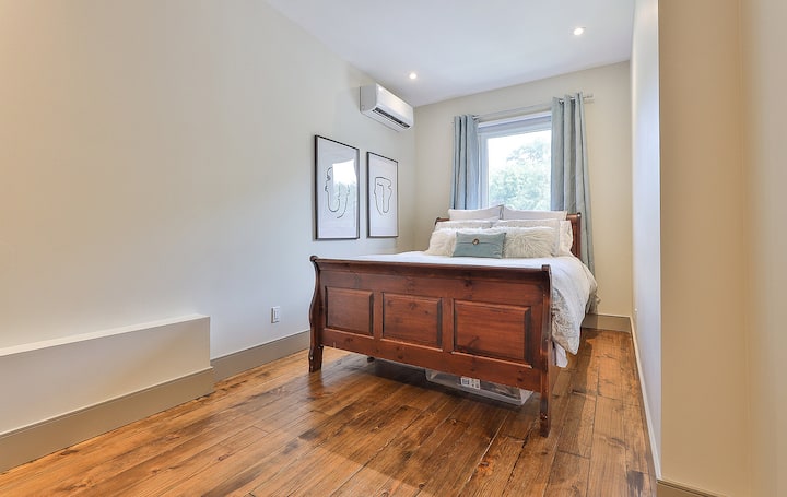 标准双人床，带双层床垫 