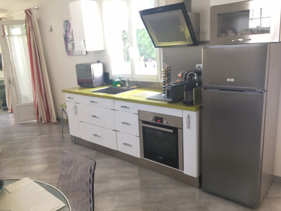 Cuisine toute équipée - fully equipped kitchen