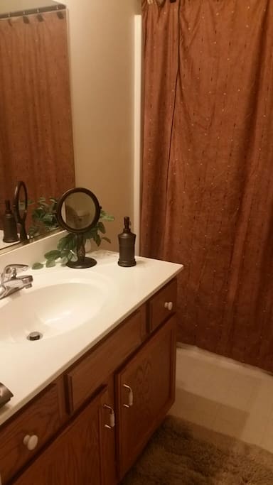 Share bathroom with other guest