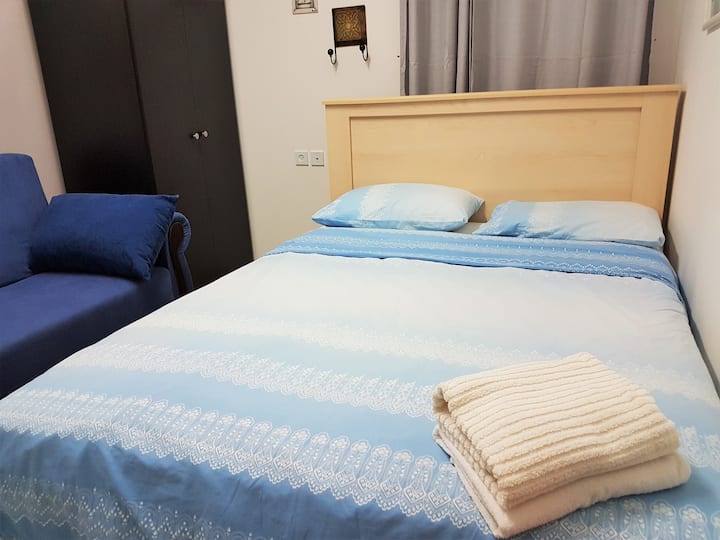 2nd bedroom (double bed +  a fold out couch bed) which is also a MAMAD safe room (ממ״ד). 