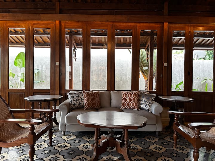 Gria Kerten, 3br Pool Villa Solo - Surakarta