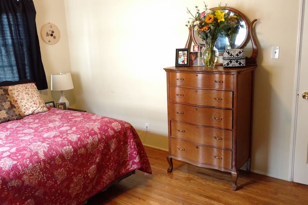 Bedroom with queen bed