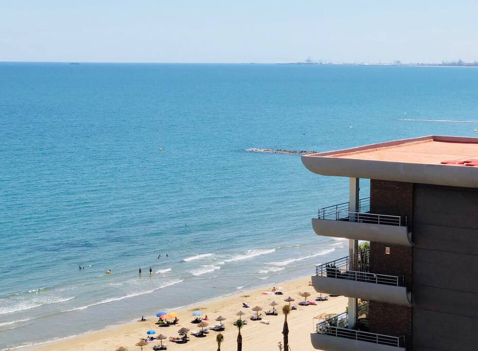Playa vista desde el salón.