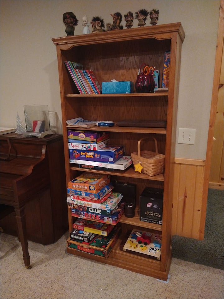 Përzgjedhja jonë e gjerë e lojërave të tavolinës, enigmave dhe kartave!