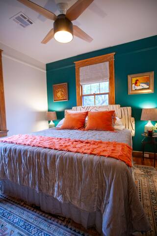 Renovated Uptown Cottage in Walkable Neighborhood gallery image 3