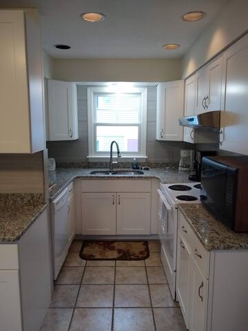 Sea Breeze Cottage. Single family home. gallery image 5