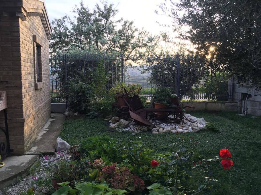 IL DIETRO DELLA VILLETTA