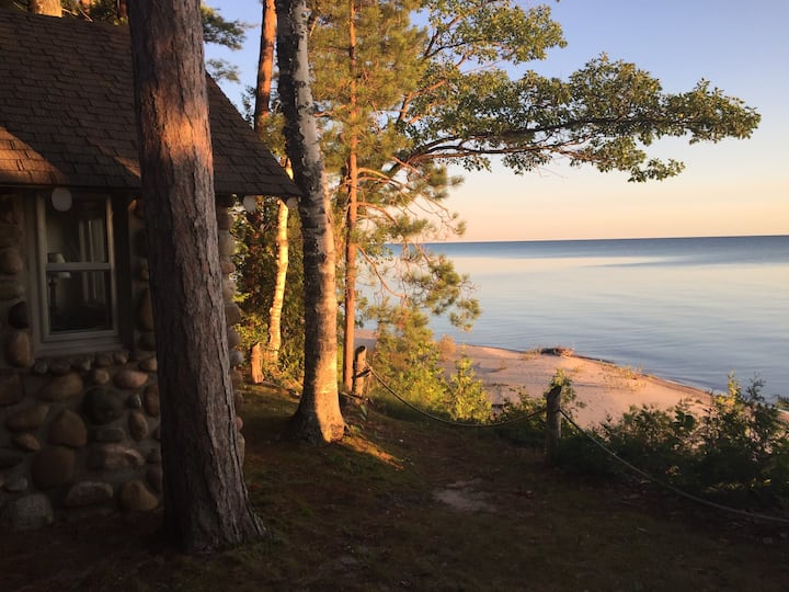 Stonecliffe Cottage on Lake Huron Cottages for Rent in Rogers City