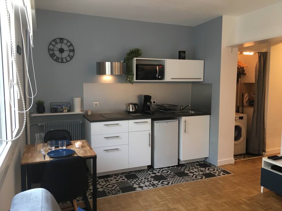 Cuisine équipée, avec coin repas,