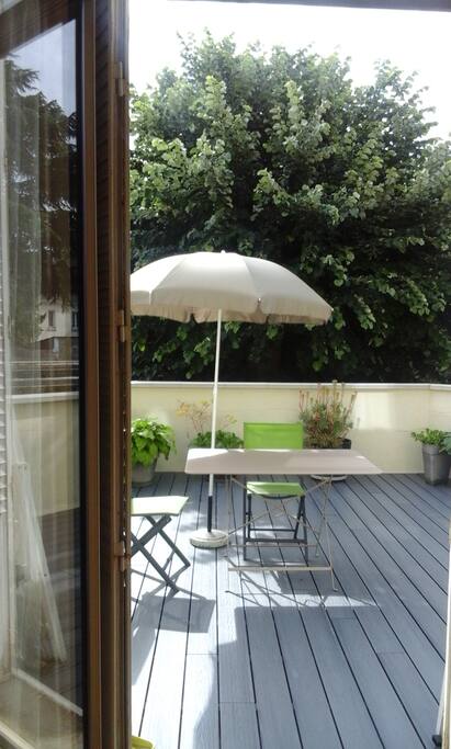 Grande terrasse et ombrage du tilleul remarquable