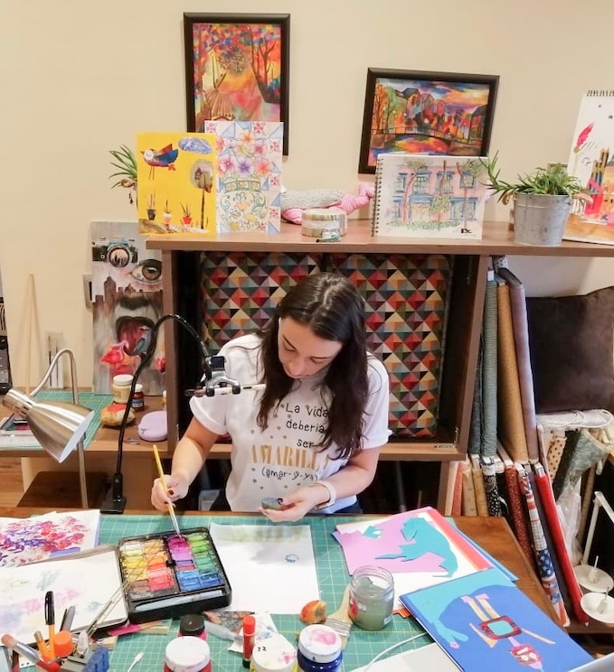 Show full-screen, host-provided image