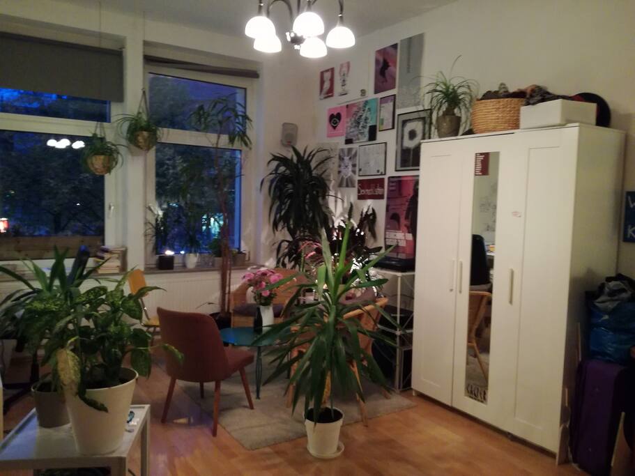 Gemütliche Sitzecke mit Plattenspieler