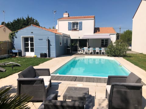 Villa near sea – heated pool, 12 min Pornic