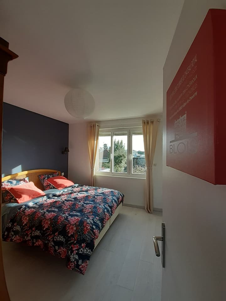 חדר שינה למעלה (חדר שינה בלואה)