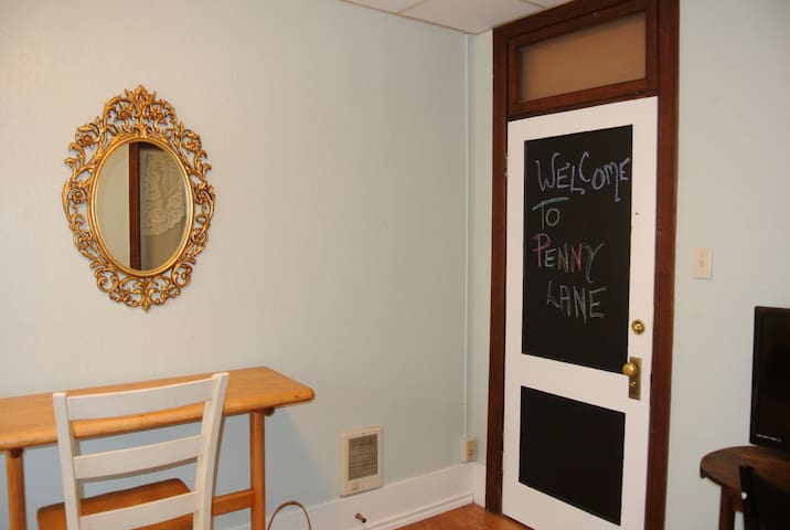 #8 Private studio in the  Courtney bldg