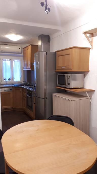 Cuisine entierement equipée four,lave vaisselle ,lave linge,...