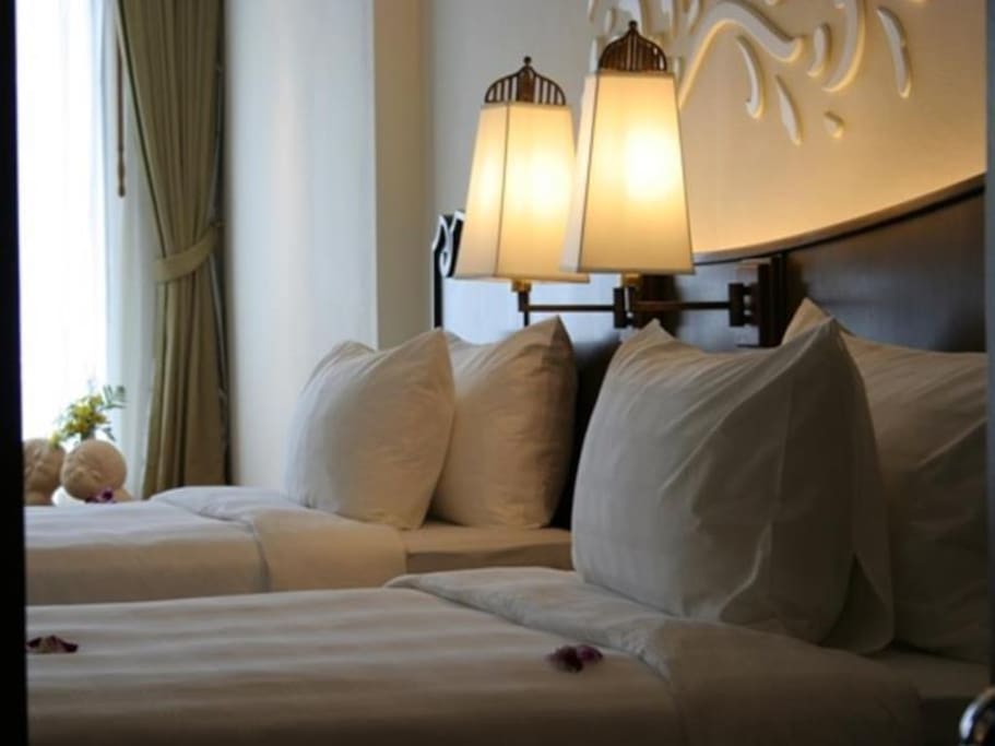 Twin single room option available (request with us directly)