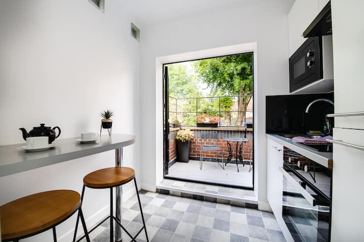 Quirky Art Deco Studio With Private Terrace Apartments For Rent In Portsmouth England United Kingdom Quirky Art Deco Studio With Private Terrace Apartments For Rent In Portsmouth England United Kingdom