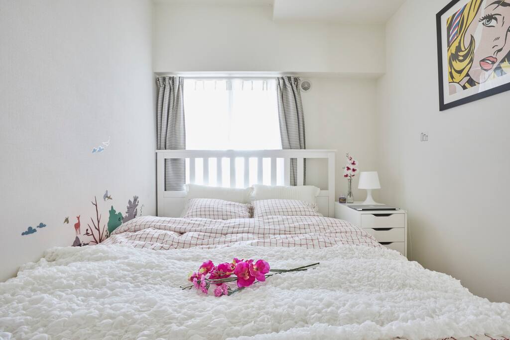 Queen bed