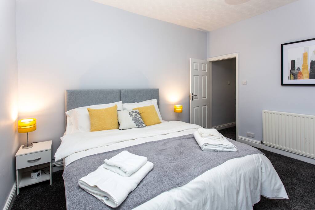 Master Bedroom with King Size or Twin Single Beds