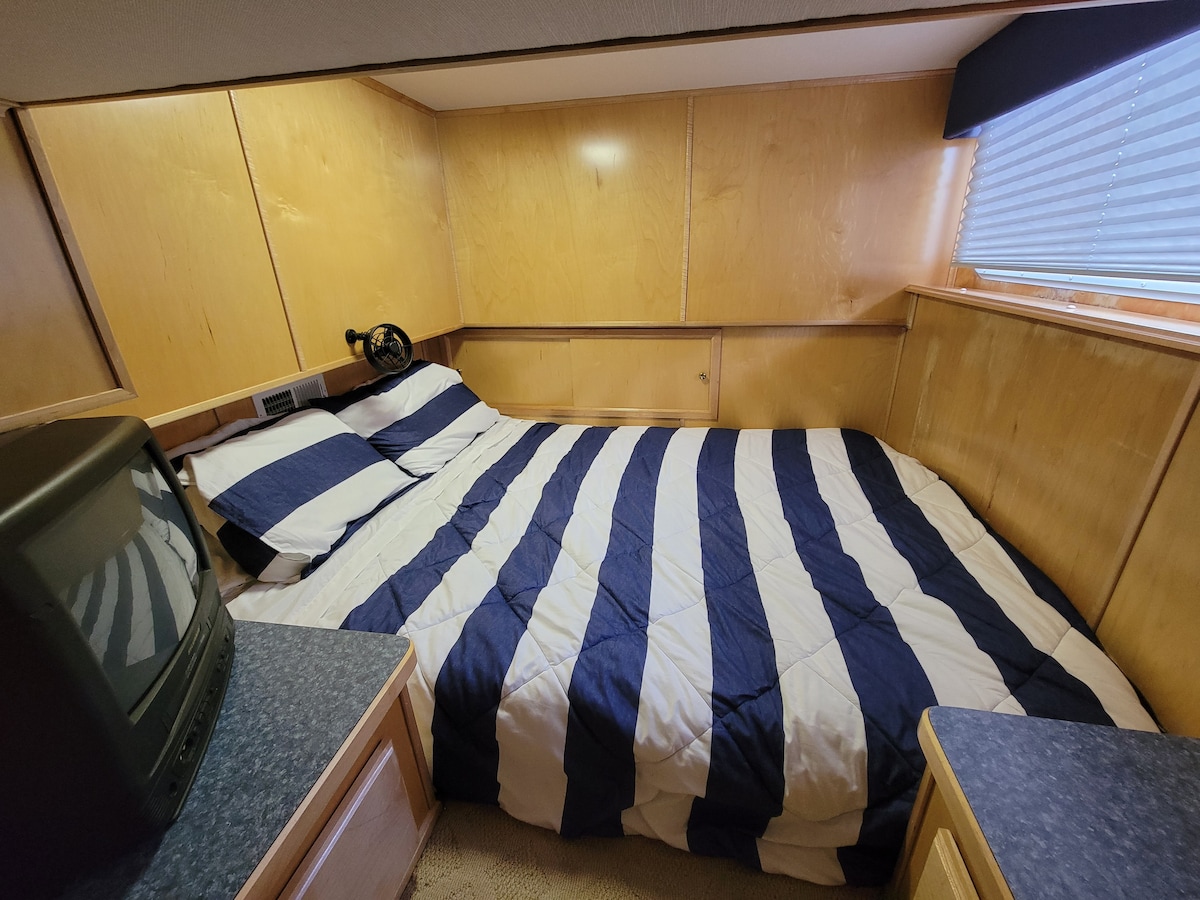 Below deck bedroom 3