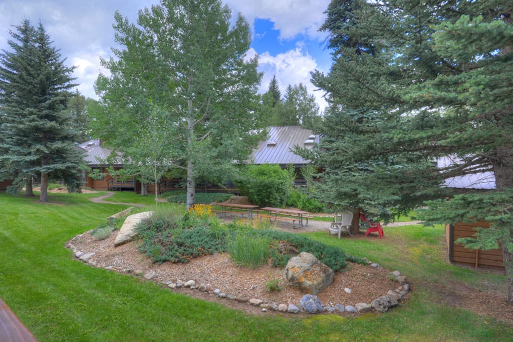 Picnic garden area at Needles Townhomes vacation rental condo near Purgatory Resort in Durango Colorado