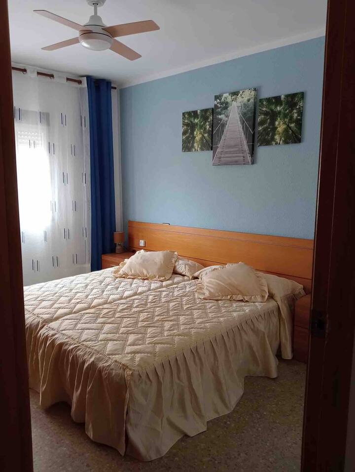 Dormitorio con dos camas 