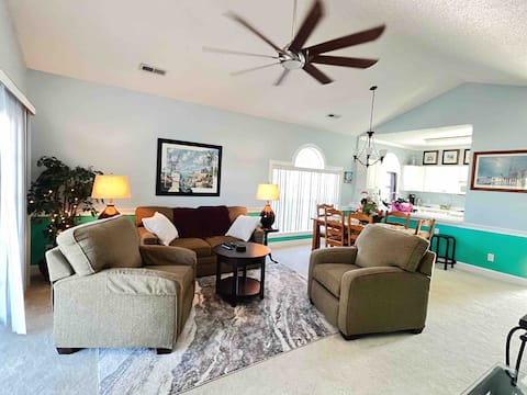 Successful Airbnb property: Cozy Condo Hideaway in Little River