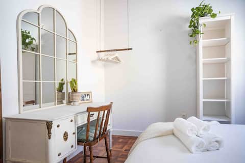 Successful Airbnb property: Naim Malaga Apartment with Terrace in Barcenillas