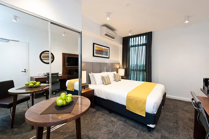 Modern Two Bedroom Apartment in the Heart of Rockingham gallery image 2