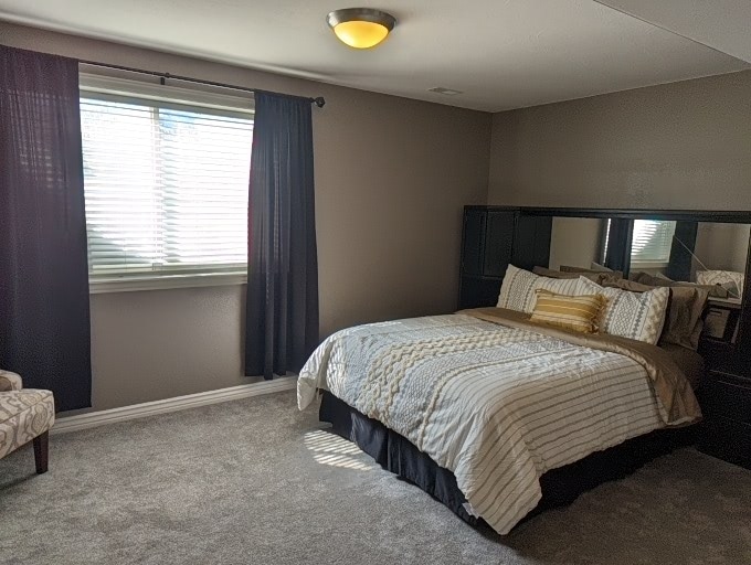 นี่คือห้องส่วนตัวของคุณ คุณมีหน้าต่างบานใหญ่ทางทิศใต้ของบ้านจึงมีแสงแดดธรรมชาติมากมายที่นี่ 